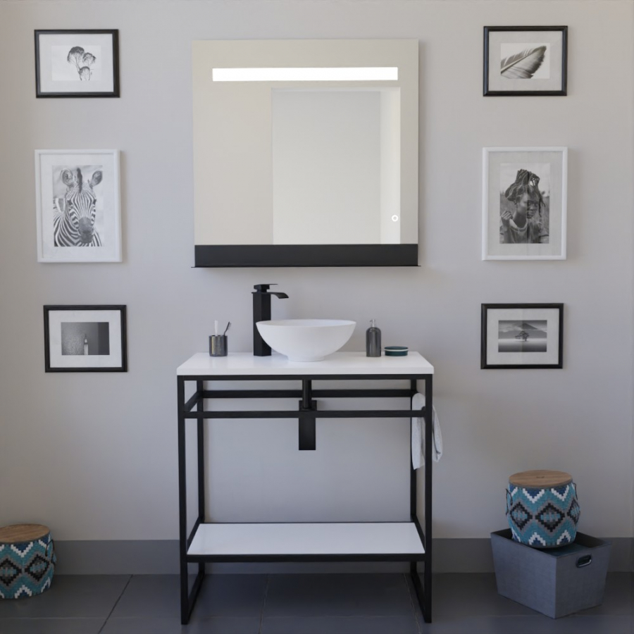 Meuble salle de bain ouvert en métal noir mat largeur 80 cm avec étagère basse et plan stratifié blanc pour vasque à poser STRUCTURA en situation avec vasque et miroir