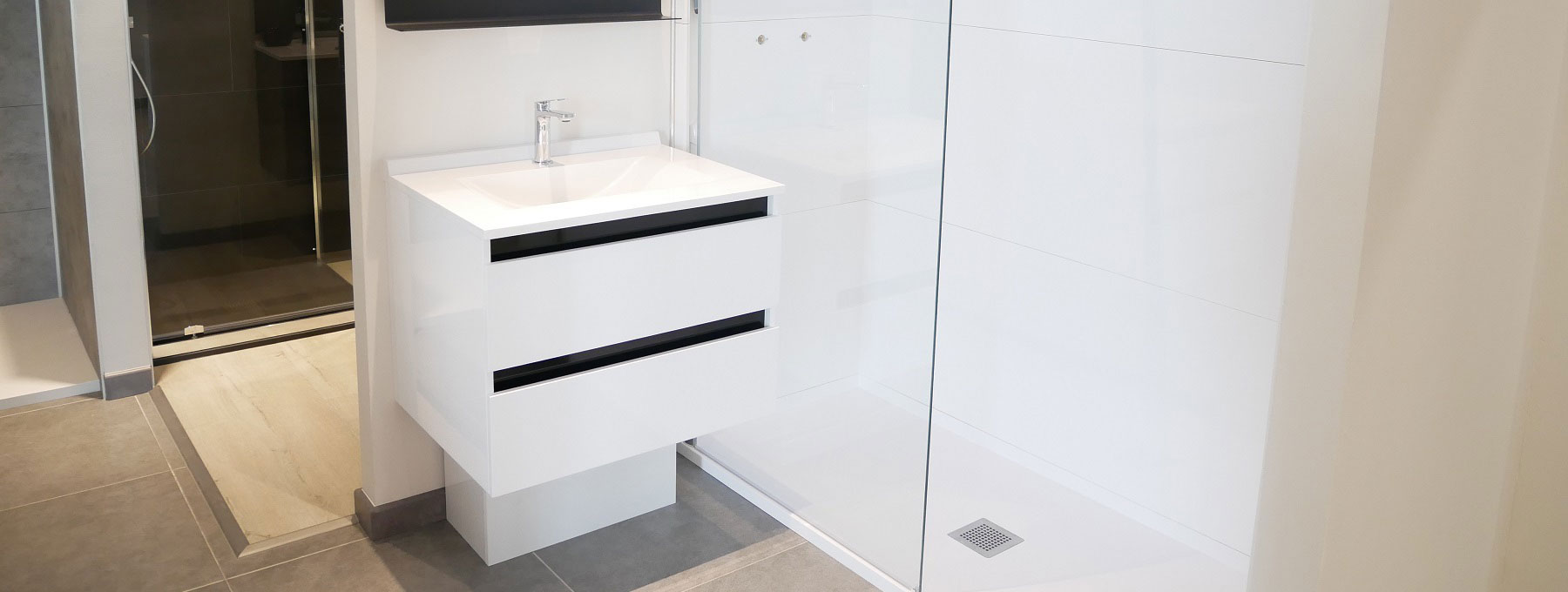Salle de bains Créazur visible dans notre showroom