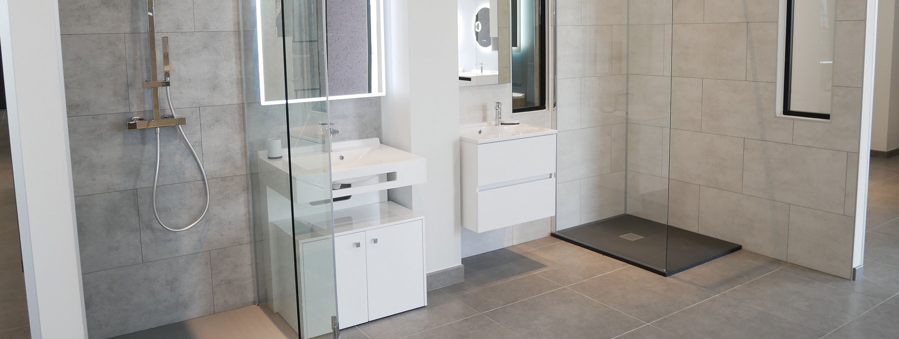 Salle de bains Créazur visible dans notre showroom